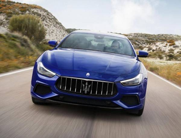 Maserati в погоне за экологичностью и инновациями: к 2025 году итальянский производитель сделает все свои автомобили гибридными или полностью электрическими, а к 2040 году прекратит производство бензиновых моделей