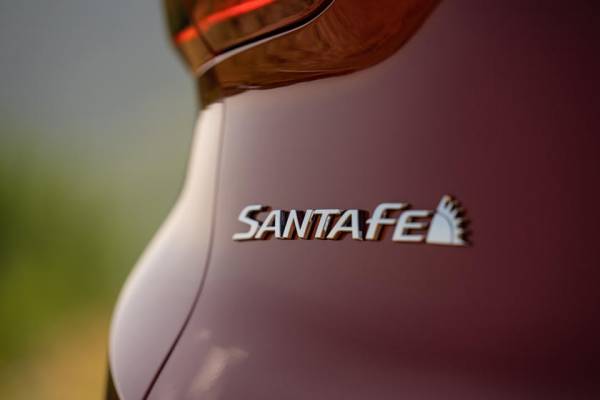 Имеет собственную индивидуальность: представлен тизер потрясающего Hyundai Sante Fe