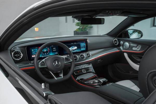 Новый руль Mercedes - чудо высоких технологий: он все еще круглый, но оснащен инновационной системой