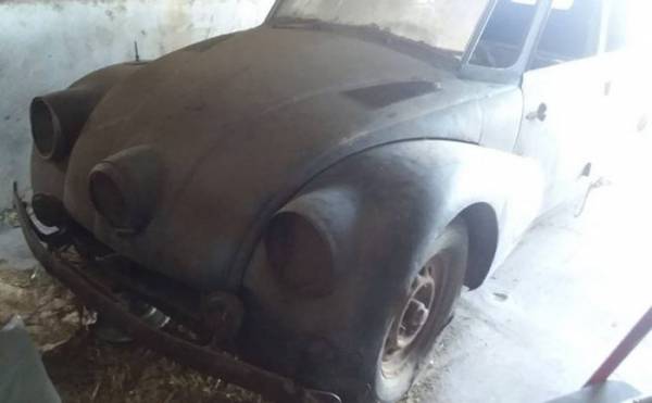 Невероятная находка: в старом сарае обнаружили очень редкий автомобиль Tatra-T87 1936 года (было выпущено менее 3100 экземпляров)