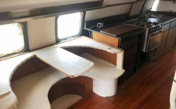 Дом на колесах «Андромеда»: невероятный гибрид самолета и автомобиля с кухней и нестандартной мебелью. Развивает 100 км/час и стоит 119 000 долларов