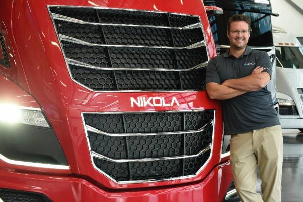 Конкурент Tesla набирает обороты: компания Nikola анонсировала старт продаж нового электрического грузовика