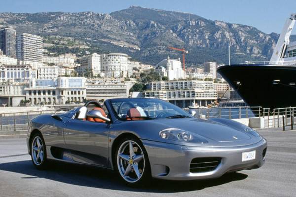 Никому не нужно лобовое стекло: Ferrari 360 Spider попробовали превратить в спидстер