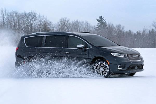 Выход на один модельный год раньше: компания FCA неожиданно объявила о выпуске в 2020-м Chrysler Pacifica AWD Launch Edition