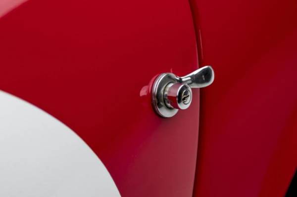 Портал в мир удовольствия от вождения: самые крутые дверные ручки авто от итальянских производителей