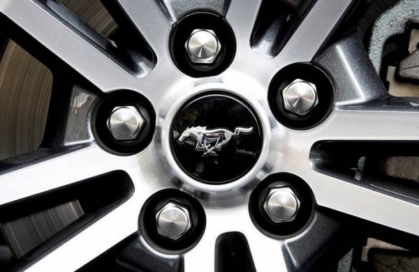 В конце 2021 года Ford начнет внедрять в свои автомобили функцию беспилотного управления, которая позволит "не держаться за баранку"