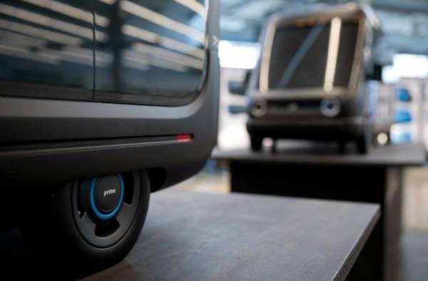 General Motors включается в "гонку за лидером" по созданию бизнес-фургонов на электрическом ходу. Лидер, разумеется, Tesla