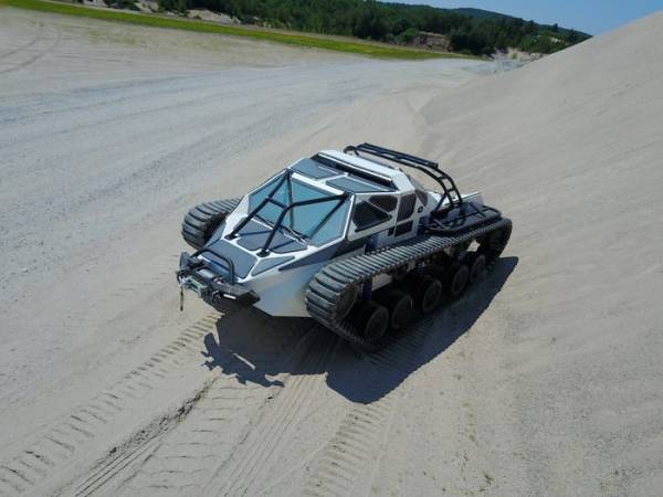 Самый быстрый в мире гусеничный танк Ripsaw EV2 развивает 100 км/ч: он обошелся Канье Уэсту в полмиллиона долларов