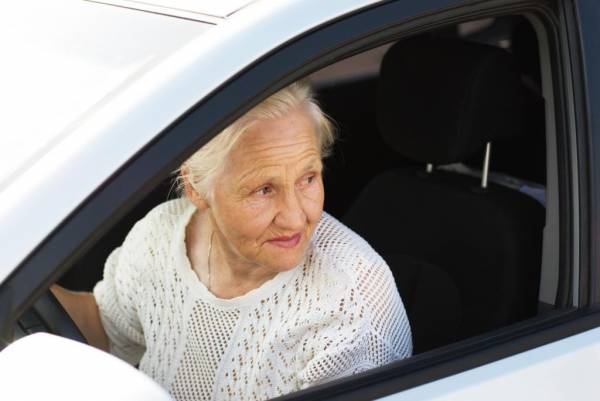 При положительном ответе хотя бы на один из этих 10 вопросов нужно обратиться к специалисту: экспресс-тест для пожилых водителей