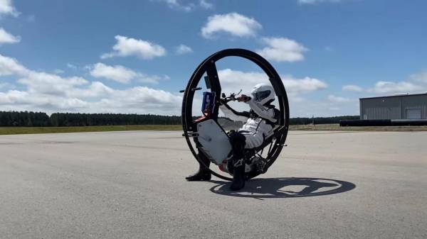 Команда инженеров стремится установить мировой рекорд Гиннесса, создав самое быстрое моноколесо: его скорость более 110 км/час