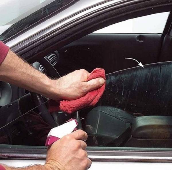 Грязь на стеклоочистителях может ухудшить зрение: о чем не стоит забывать при мытье автомобиля