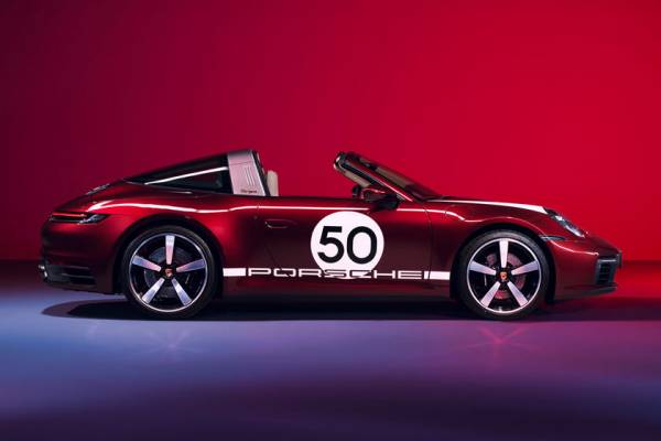 Porsche представил эксклюзивный вишнево-красный 911 Targa 4S Heritage Edition: выпустят всего 922 экземпляра