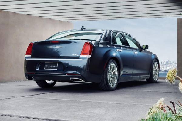 Хромированная комплектация, роскошный вид: новый седан 2020 Chrysler 300 получил модную версию Touring-L Chrome