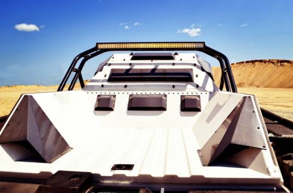 Самый быстрый в мире гусеничный танк Ripsaw EV2 развивает 100 км/ч: он обошелся Канье Уэсту в полмиллиона долларов