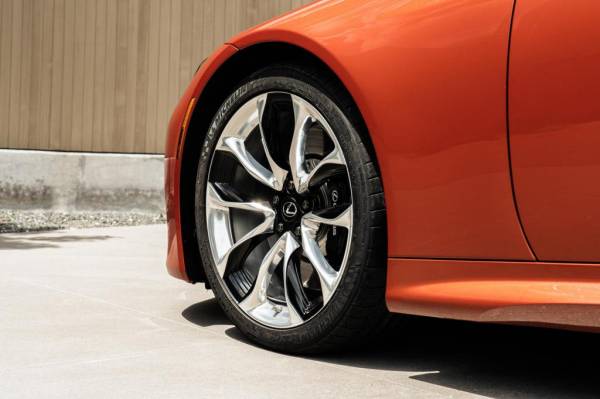 Новый невероятный стиль: выпуск Lexus LC 500 Inspiration Series выделился цветом