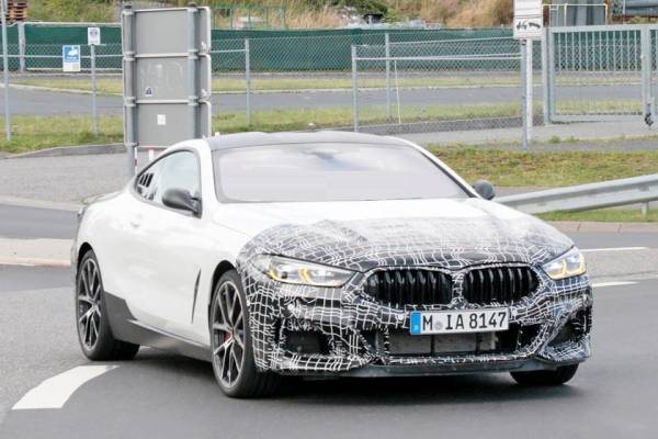 BMW тестирует 8-ю серию со средним расположением двигателя: шпионские снимки попали в Сеть