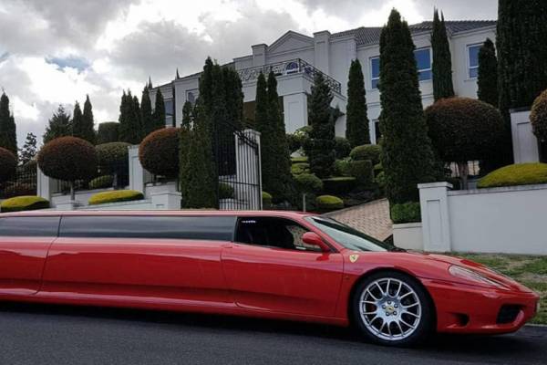 Роскошное перевоплощение: Ferrari 360 Modena превратили в лимузин для вечеринок