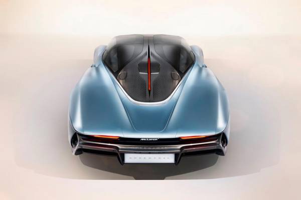 Просто установить площадку: McLaren Speedtail научился заряжаться "по воздуху"