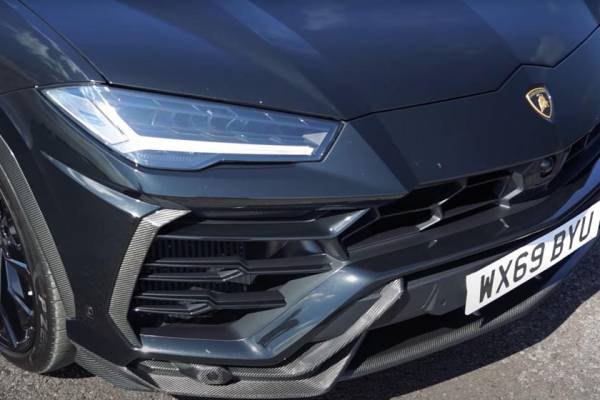 Кто же быстрее: Lamborghini Urus сразился с Aston Martin DBX (итоги испытаний)