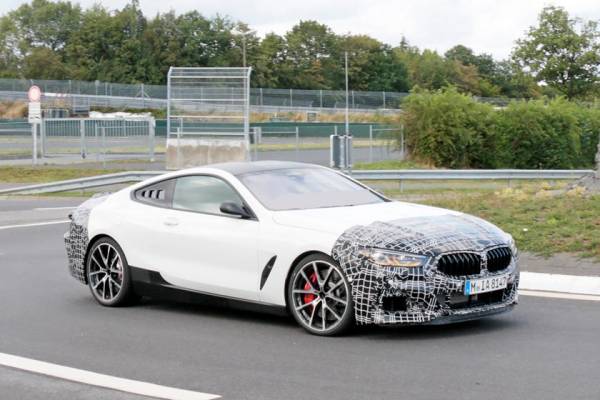 BMW тестирует 8-ю серию со средним расположением двигателя: шпионские снимки попали в Сеть