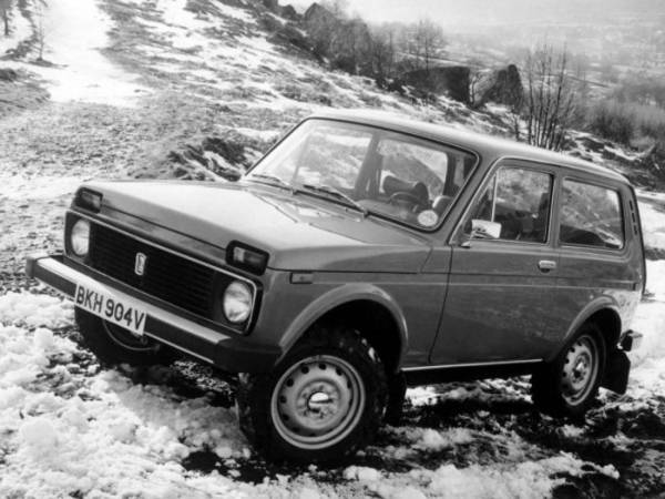 Советские автомобили были просты, некрасивы, практически неуничтожимы и популярны на рынке: лучший пример – «Лада-Нива»