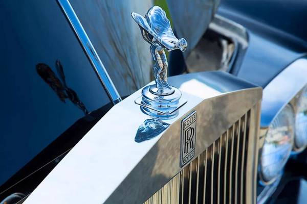 Он роскошный и с двигателем от Tesla: Shift EV обновили Rolls-Royce, которому 50 лет - выглядит потрясающе
