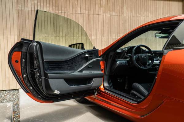 Новый невероятный стиль: выпуск Lexus LC 500 Inspiration Series выделился цветом
