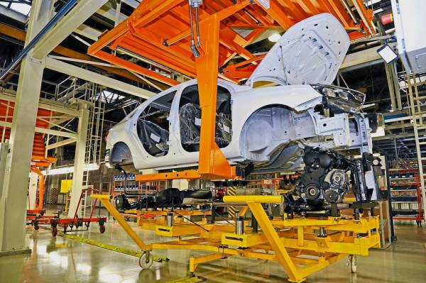 Серийные автомобили Lada Vesta выпускают с удешевленными материалами. Представители компании заявляют, что качество не пострадало