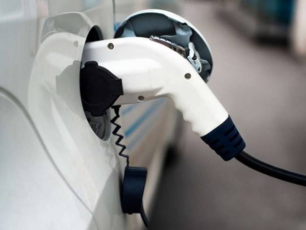 Проблема долгой зарядки электромобиля может быть решена совсем скоро: в Эстонии разрабатывают батарею, которую можно зарядить за 15 секунд