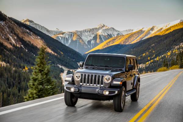 Осознавая приближающуюся конкуренцию: Jeep Wrangler обновился и получил две спецверсии
