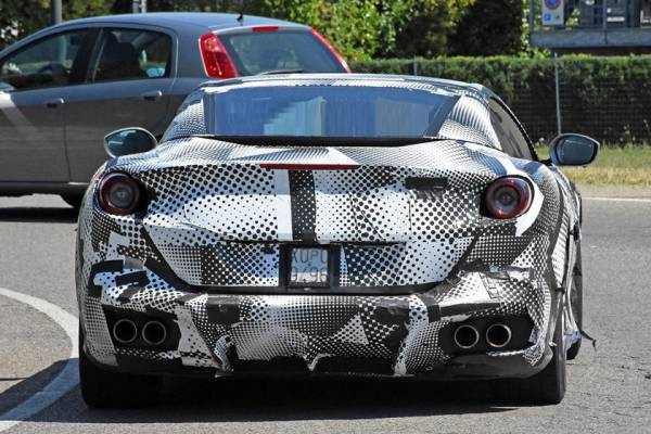 Ferrari Portofino обретает новое лицо: модель получила промежуточное обновление, которое еще скрывают (фото)