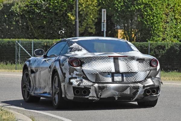 Ferrari Portofino обретает новое лицо: модель получила промежуточное обновление, которое еще скрывают (фото)