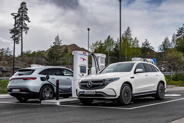 Продолжить борьбу с конкурентами: Mercedes планирует выпустить три совершенно новых электромобиля