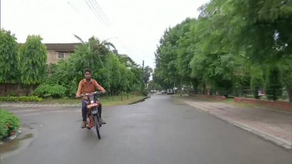 Парень из Индии собрал мотоцикл из металлолома. Его уникальный метод сборки удивил многих людей