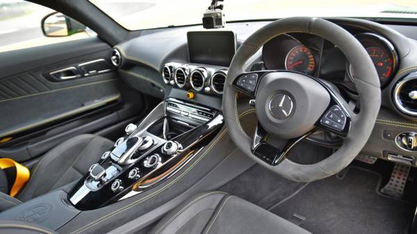 Компания Mercedes-Benz отказалась от механической коробки передач и сократила ассортимент двигателей внутреннего сгорания. Какие еще изменения ждут автолюбителей