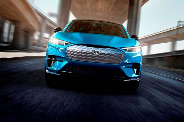 Кроссовер можно будет постоянно улучшать дома: Ford открыл название своей умной архитектуры электромобиля