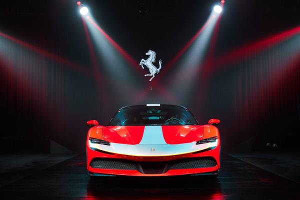 Станет вторым электрифицированным кабриолетом: в Сеть выложили шпионские фото Ferrari SF90 Stradale Spider