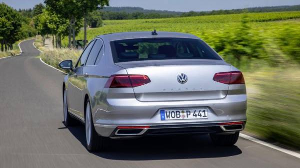 Снизить внутреннюю конкуренцию: компания Volkswagen прекратит продажи седана Passat в Европе