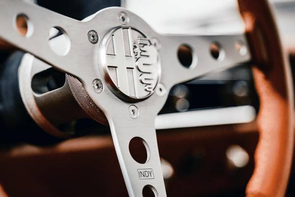 Произведение искусства на колесах: итальянцы выпустили электрический рестомод Alfa Romeo Giulia GT