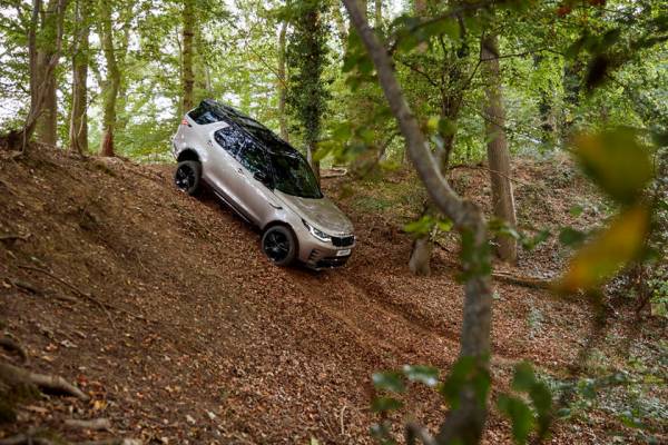 Еще более роскошный и практичный: Land Rover показал обновленный Discovery 2021. Теперь это будет семейный внедорожник
