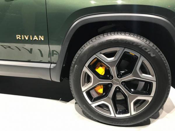 Улучшенное сцепление с дорогой: Pirelli разработала шины для электромобилей Rivian