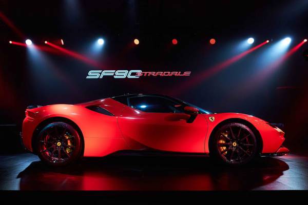 Станет вторым электрифицированным кабриолетом: в Сеть выложили шпионские фото Ferrari SF90 Stradale Spider
