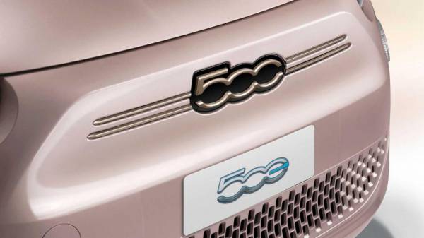 Специальные диски с алмазной огранкой: новый Fiat 500 теперь доступен с более чем 80 аксессуарами от Mopar