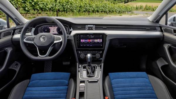 Снизить внутреннюю конкуренцию: компания Volkswagen прекратит продажи седана Passat в Европе