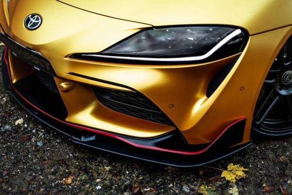 Потрясающий новый вид спорткара: Manhart превратил Toyota Supra в 550-сильное купе с золотым кузовом