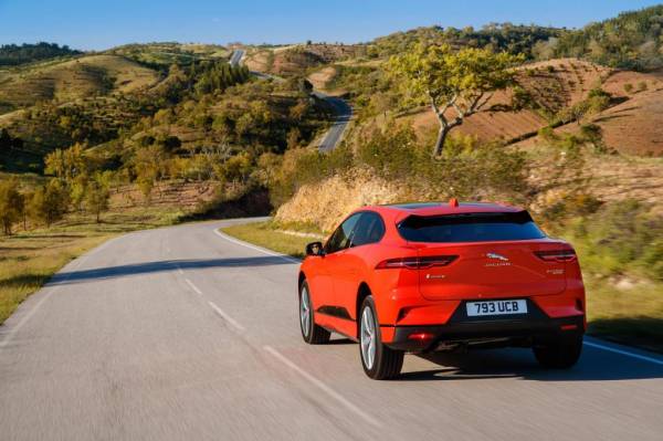 Прямой конкурент Tesla Model X: Jaguar готовит новый электрический кроссовер J-Pace