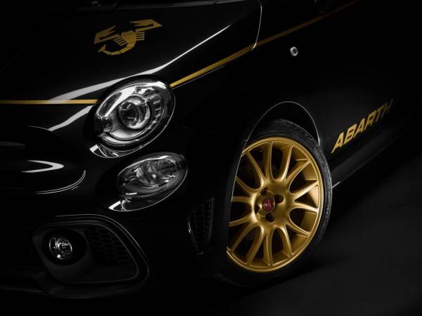 Золото на черном: представлен специальный лимитированный выпуск Abarth 595 Scorpione Oro