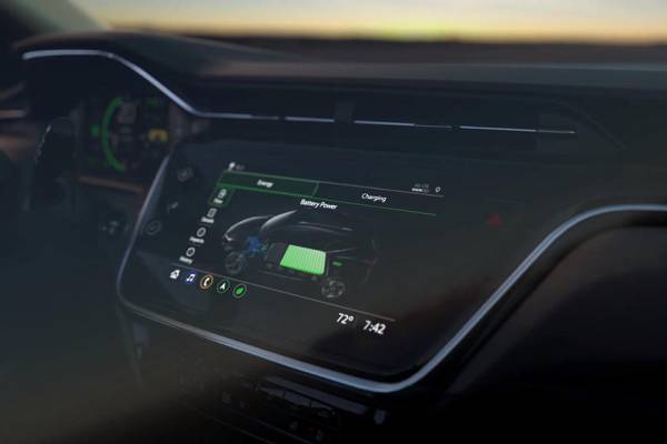 Комбинированные дневные ходовые огни: анонсирована новая оптика Chevrolet Bolt EUV 2022 года