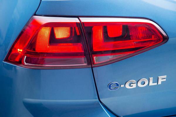 Последний электромобиль сошел с конвейера: Volkswagen e-Golf официально снят с производства