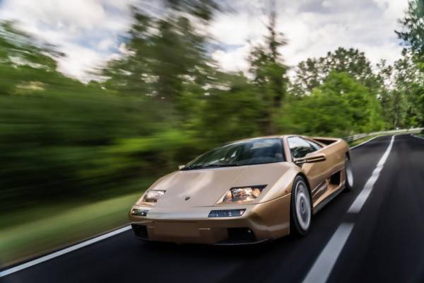 Самый знаковый и самый успешный: Automobili Lamborghini празднует 30-летие легендарного Diablo